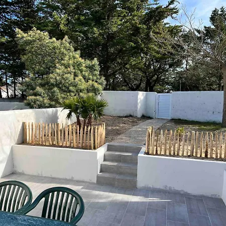 Maison De A L'entree De La *
