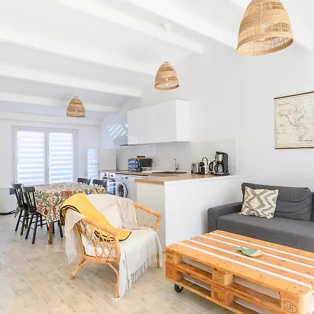 Maison De A L'entree De La La Gueriniere