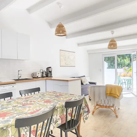 Maison De A L'entree De La