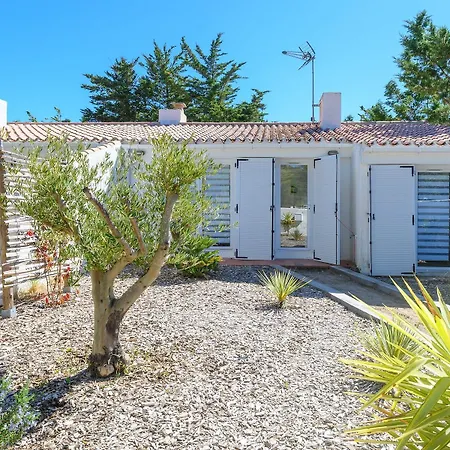 Maison De A L'entree De La La Gueriniere